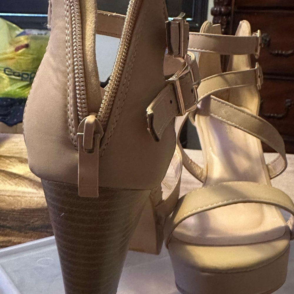 Heels - Picture 4 of 5